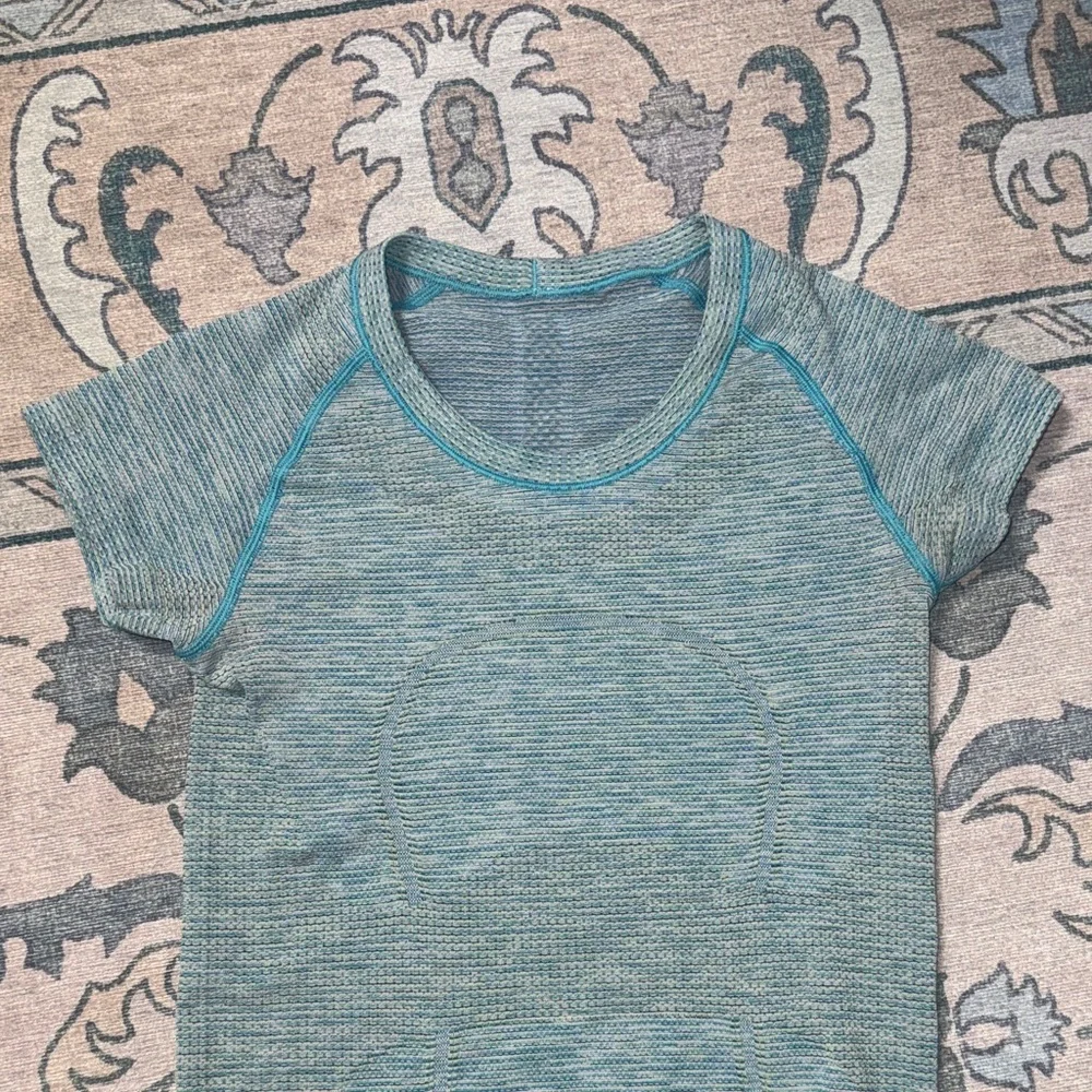 lululemon athletica Blue Short Sleeve Tee